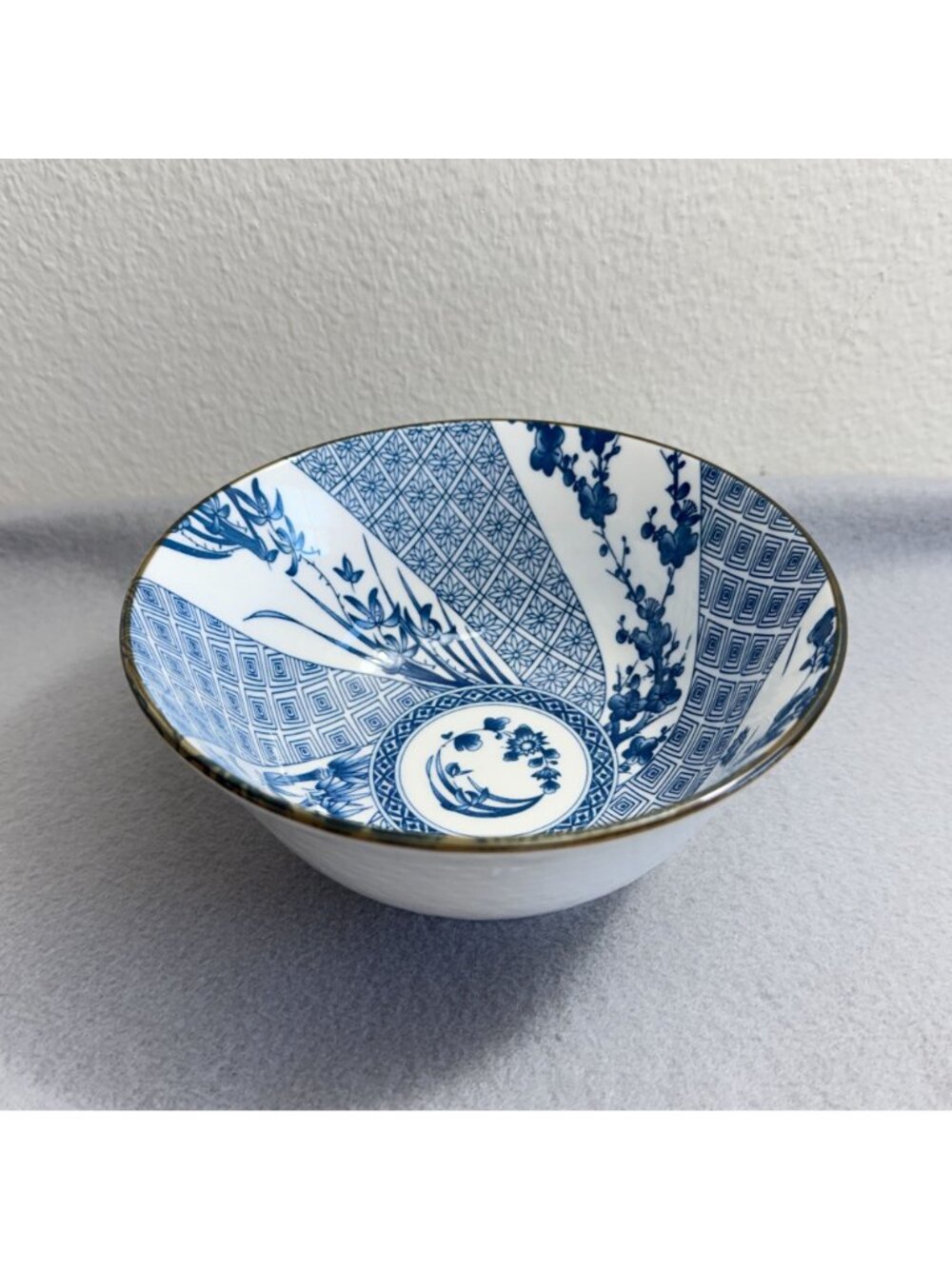 Japanese Blue and White Geometric Floral Porcelain 6" Ramen Soup Bowl - Picture 6 of 9